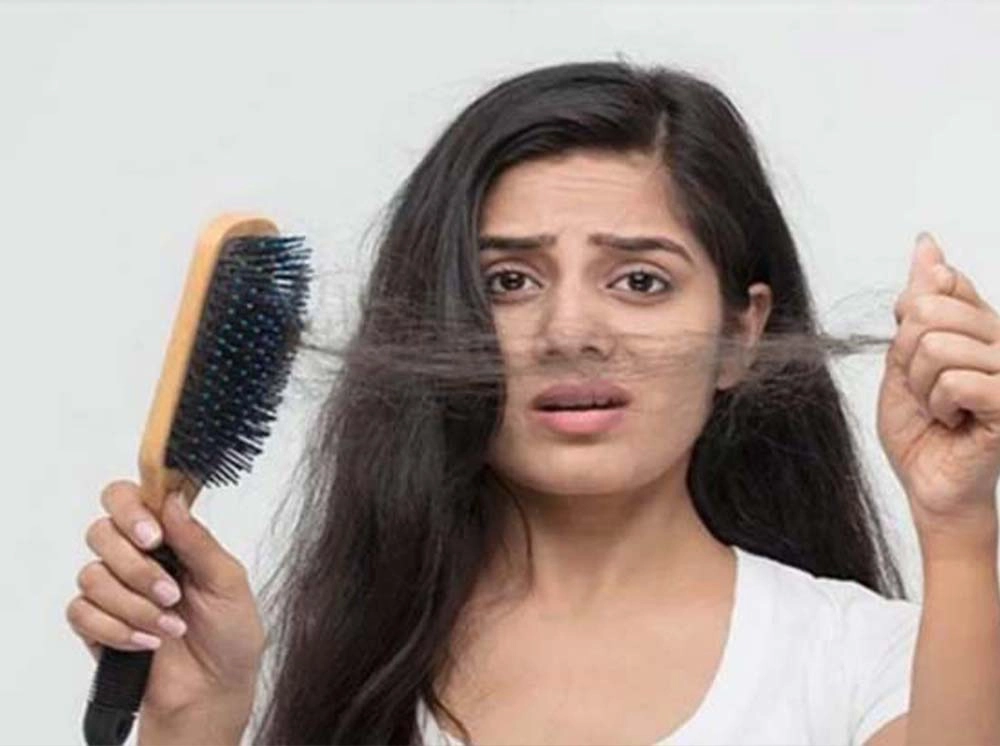 চুল পড়া কমাতে প্রতিদিন খান এই ৩ ফল