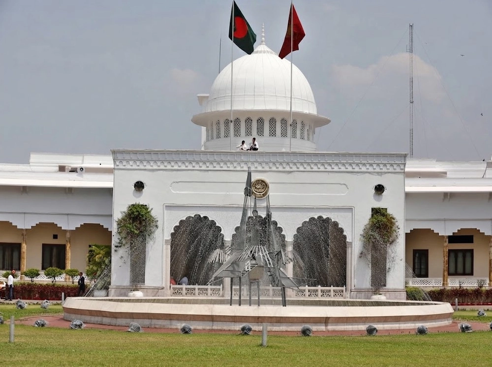 প্রধানমন্ত্রীর তুলনায় রাষ্ট্রপতির ক্ষমতা কোথায় বেশি, কোথায় কম?