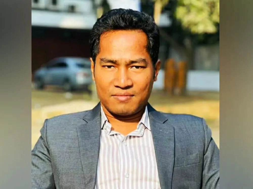 ফেসবুকে ছাত্রলীগ সংশ্লিষ্টতা নিয়ে বিতর্কের পর বন্দর কর্মকর্তা উধাও
