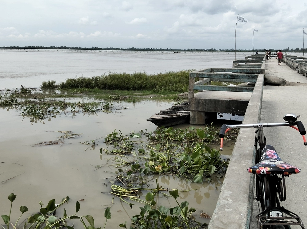 প্রকৃতির সাথে যুদ্ধ: বর্ষায় তাণ্ডব, আর খরায় হাহাকার
