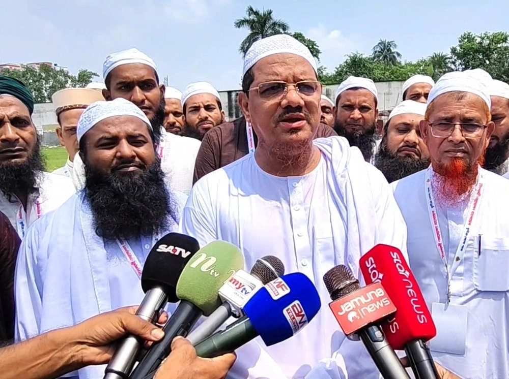 লংমার্চের দাবি নিয়ে জামায়াত আমিরের সংসদীয় বক্তব্যে দ্বিমুখিতা দেখছি: চরমোনাই পীর