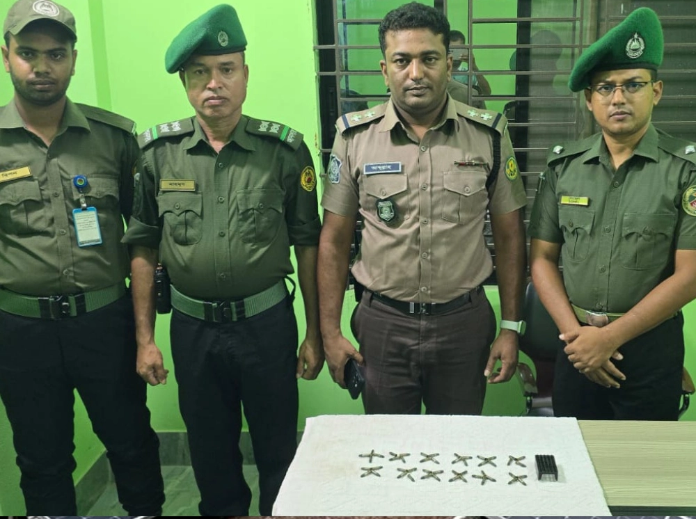 আনসারের তৎপরতায় হাতিরঝিল লেক থেকে চার্জারসহ ৪৮ রাউন্ড পিস্তলের গুলি উদ্ধার