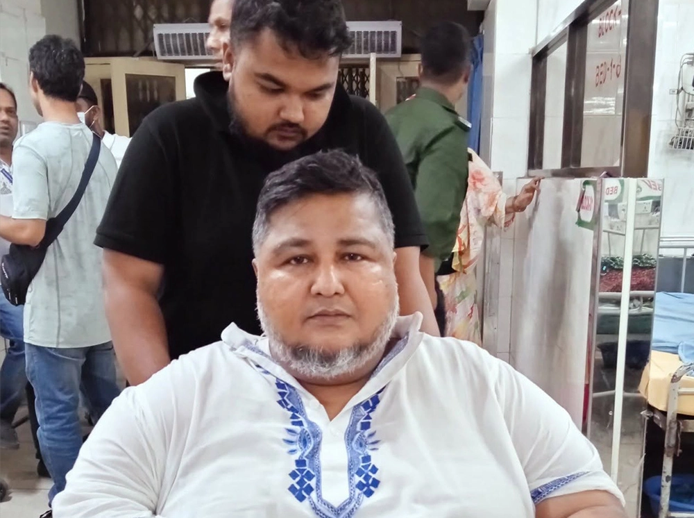 বুকে ব্যথা নিয়ে হাসপাতালে ভর্তি ‘হাঙর নদী গ্রেনেড’ এর রইছ