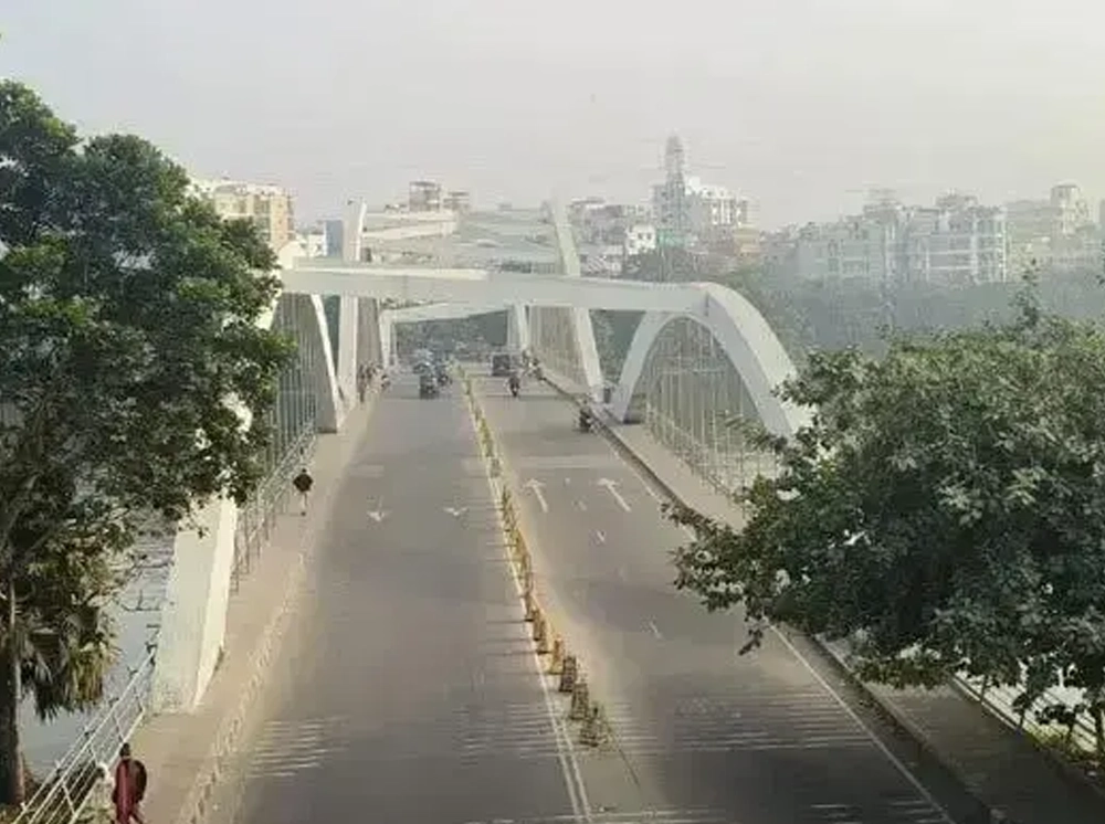 বায়ুদূষণে শীর্ষে লাহোর, ঢাকার বাতাস আজ ‘অনেক ভালো’