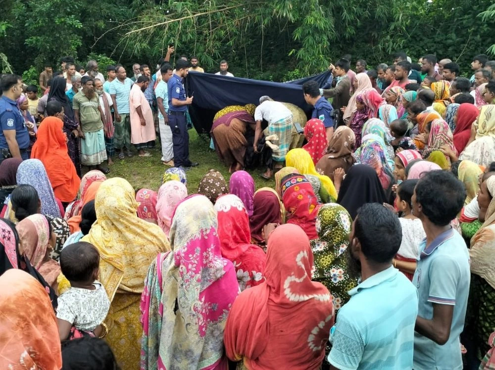 নিখোঁজের একদিন পর স্লুইসগেটে মিলল নারীর লাশ