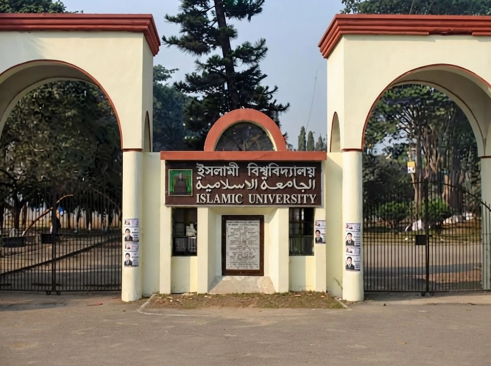 ‘আপত্তিকর’ অবস্থায় ধরা শিক্ষার্থী যুগল, বিয়ের ব্যবস্থা বিশ্ববিদ্যালয়ের