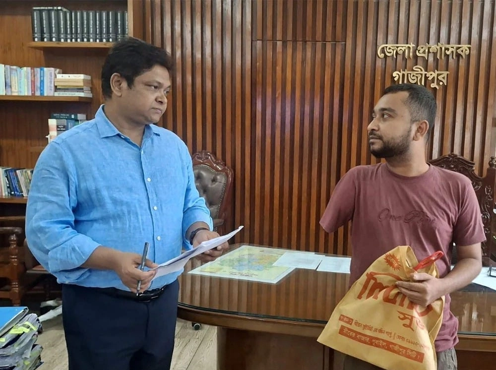 অসহায় মানুষের ভরসাস্থল গাজীপুরের ডিসি