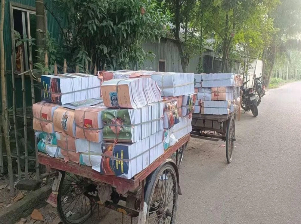 ভাঙারির ঘরে মিলল নবম-দশম শ্রেণীর সরকারি বই
