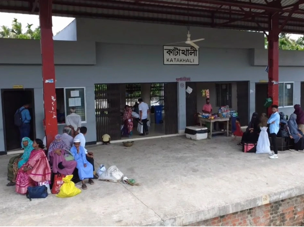 ট্রান্সফরমার চুরির পর ৪ মাস বিদ্যুৎহীন কাটাখালী রেলস্টেশন