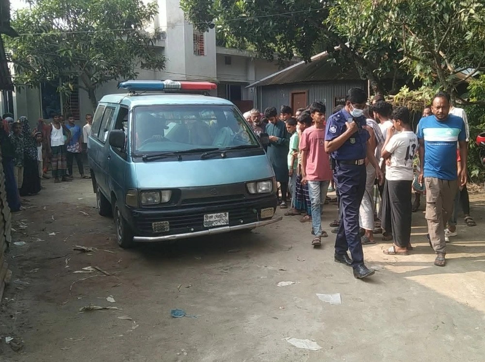 ফ্যানের সাথে ঝুলছিল প্রবাসীর স্ত্রীর লাশ
