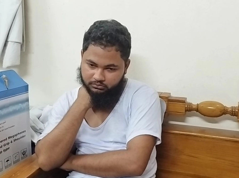 মাদ্রাসায় তিন মাস ধরে নিয়মিত শিক্ষকের বলাৎকারের শিকার ছাত্র