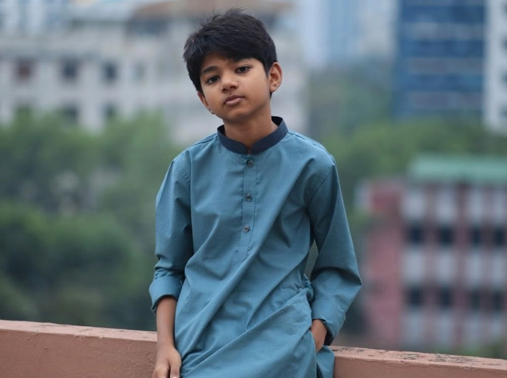 মায়ের আইফোন নিয়ে ছবি তুলতে গিয়ে নিখোঁজ কুবি শিক্ষকের ছেলে