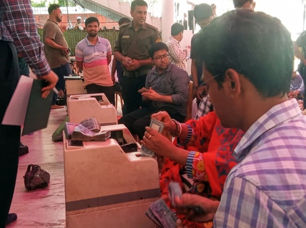 শাহজালালের মাজারের দানবাক্সে মিলল প্রায় ৮৯ লাখ টাকা