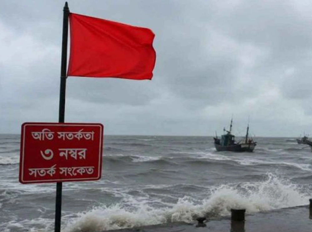 দেশের চার সমুদ্রবন্দরে সতর্ক সংকেত