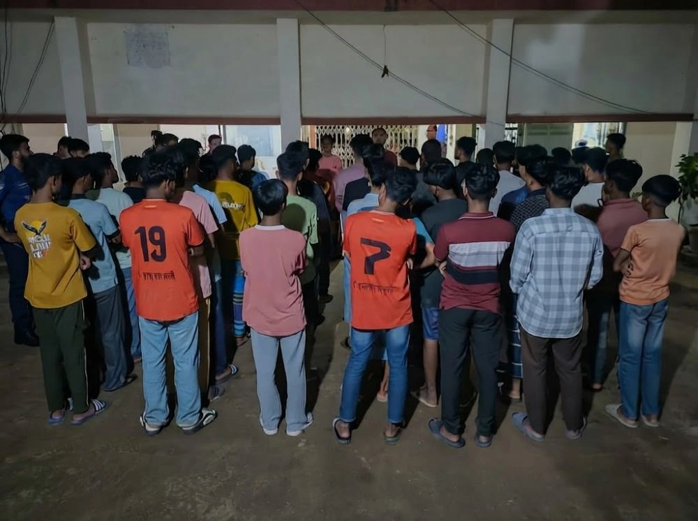 এক রাতেই চাঁদপুরে কিশোর গ্যাং সন্দেহে আটক ৩৭০