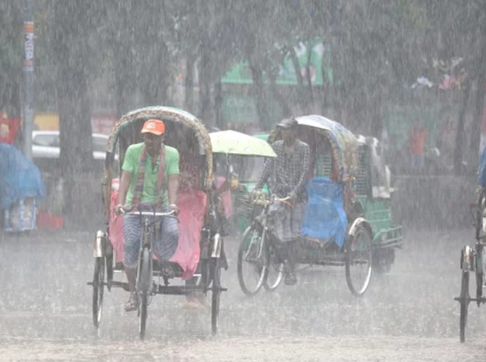 সাগরে নিম্নচাপ, ভারী বর্ষণের পূর্বাভাস