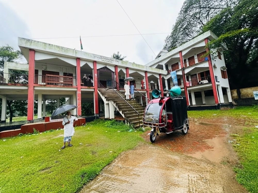 রামুতে ভোটার ফরম নিয়ে হয়রানি, ১৪ বার গিয়েও মিলছে না স্বাক্ষর