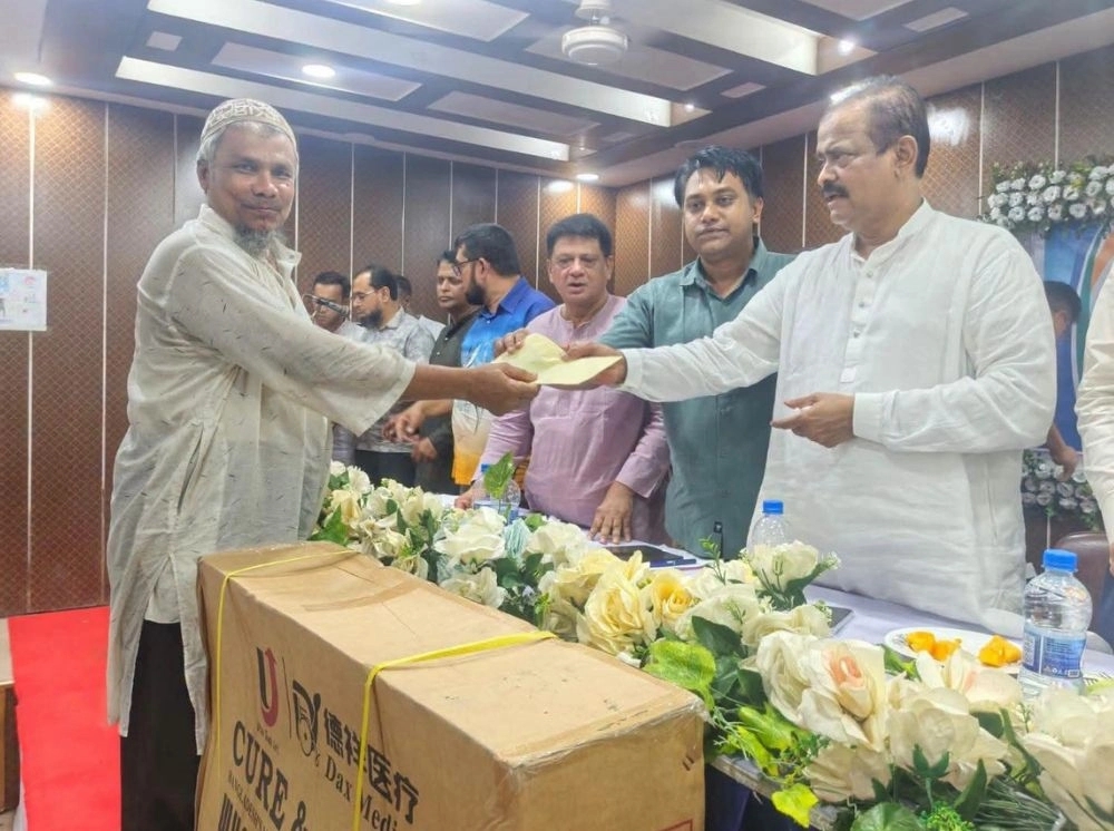 দুস্থদের তালিকায় নাম দিয়ে সরকারি সহায়তা তুললেন বিএনপি নেতাকর্মীরা