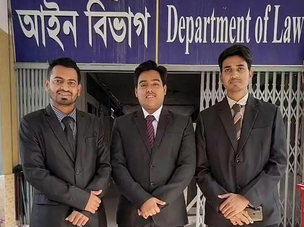 গ্রুপ স্টাডিতে বাজিমাত, ইবির এক রুমের তিন বন্ধুই এখন জজ