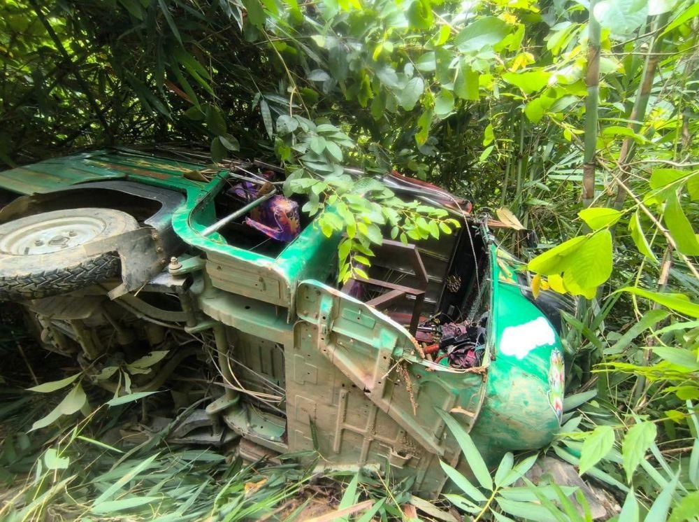 সাজেকে পর্যটকবাহী মাহিন্দ্রা গভীর খাদে, আহত ৫