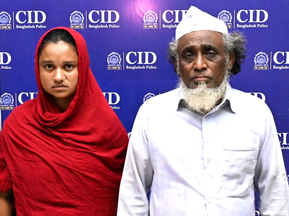 ফেসবুকে প্রতারণার মাধ্যমে স্বর্ণ চুরির অভিযোগে ২ জন গ্রেফতার
