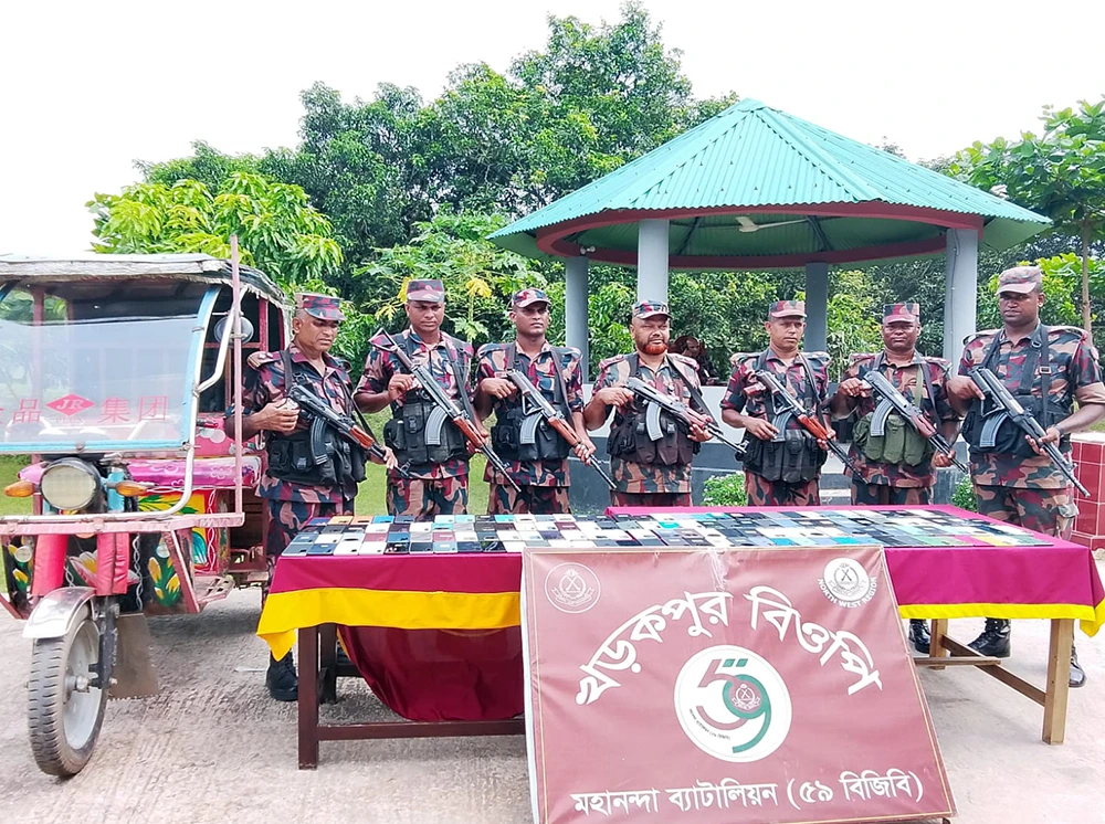 চাঁপাইনবাবগঞ্জ ৩ কোটি টাকার ভারতীয় পণ্য জব্দ