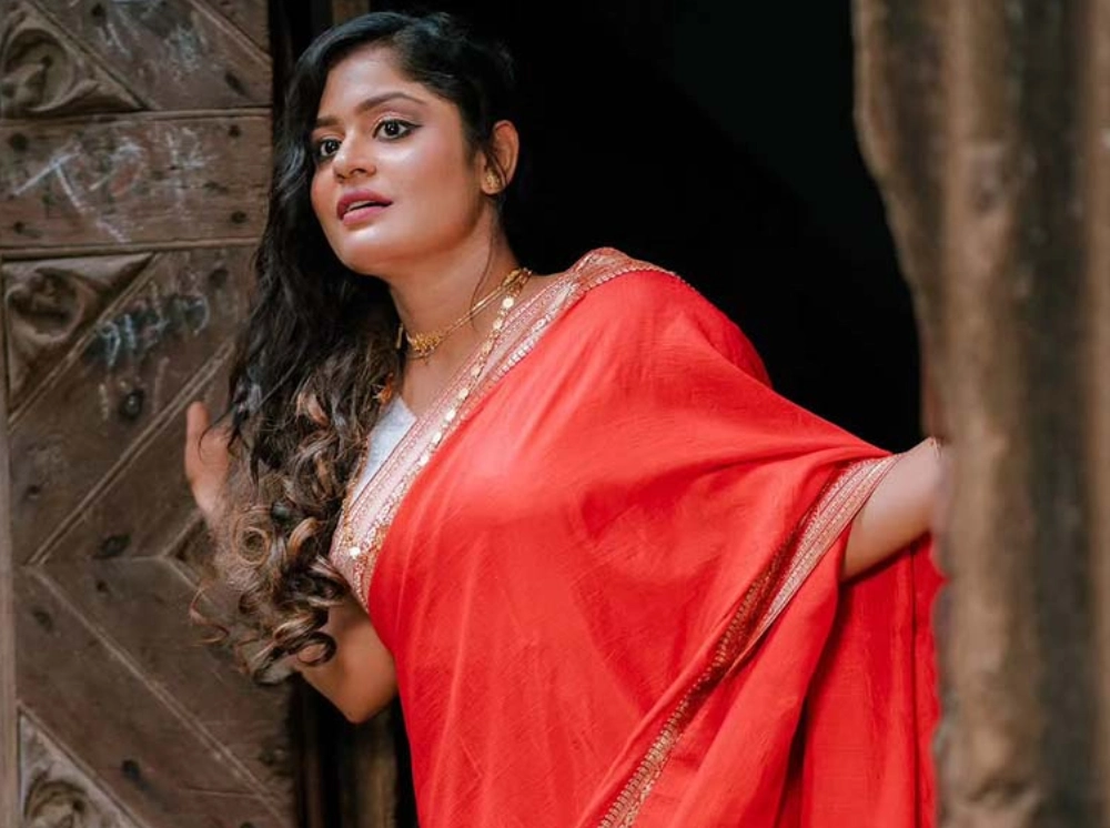 ‘মুসলিমদের চেয়ে হিন্দুরাই গরুর মাংস বেশি খায়’; ভারতীয় অভিনেত্রী