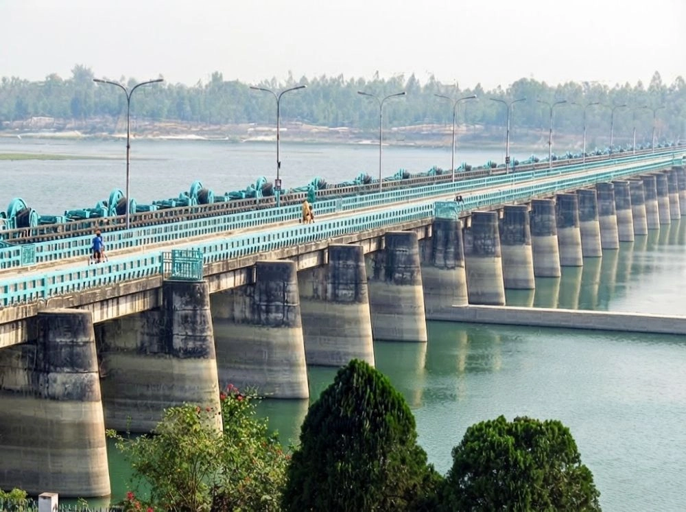 নানা সংকটে জর্জরিত তিস্তা ব্যারাজ