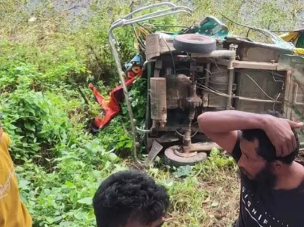 চাঁদপুরে ট্রাক-অটোরিকশার সংঘর্ষে প্রাণ গেল নারীর
