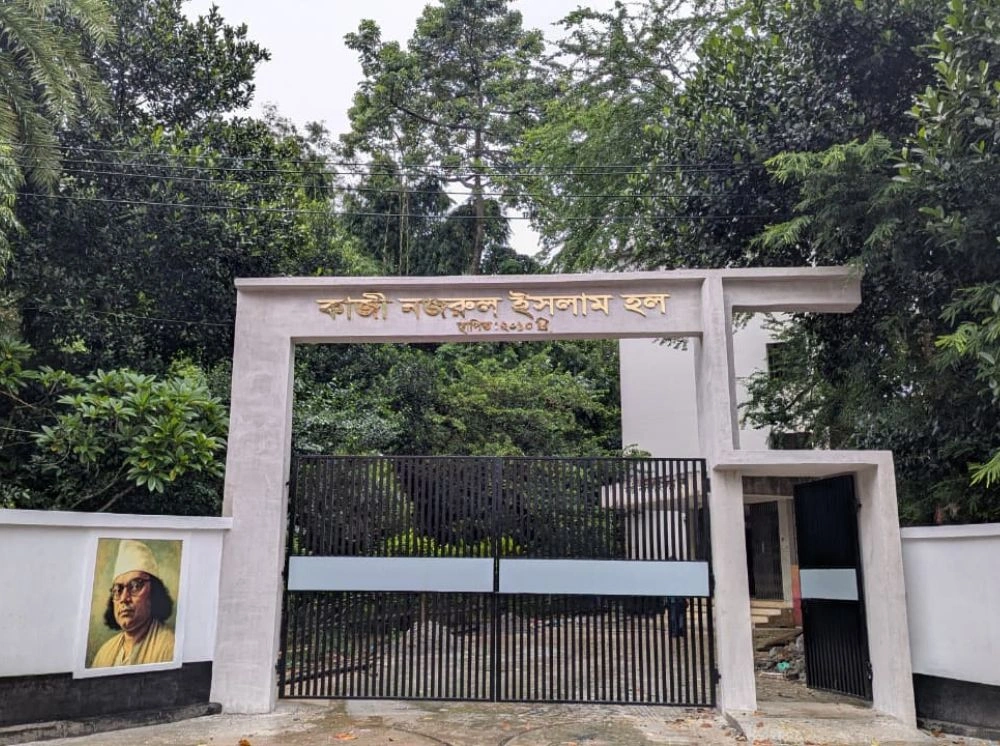 টাইমস টুডেতে সংবাদ প্রকাশের পর কুবির নজরুল হল পরিদর্শনে উপ-উপাচার্য