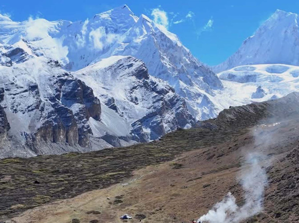 হিমলুং হিমালে তুষারধসে ১৪ নেপালি নিখোঁজ