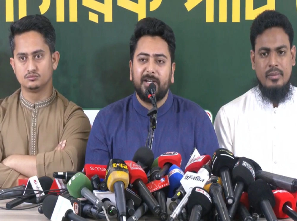 স্বরাষ্ট্রমন্ত্রীকে পদে রেখে দেশের আইনশৃঙ্খলা স্বাভাবিক হবে না: নাহিদ