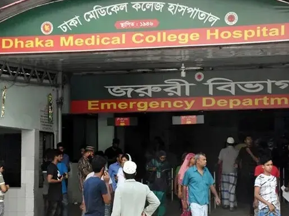 ট্রাকের ধাক্কায় পুলিশ সদস্যের মা ও স্ত্রী নিহত