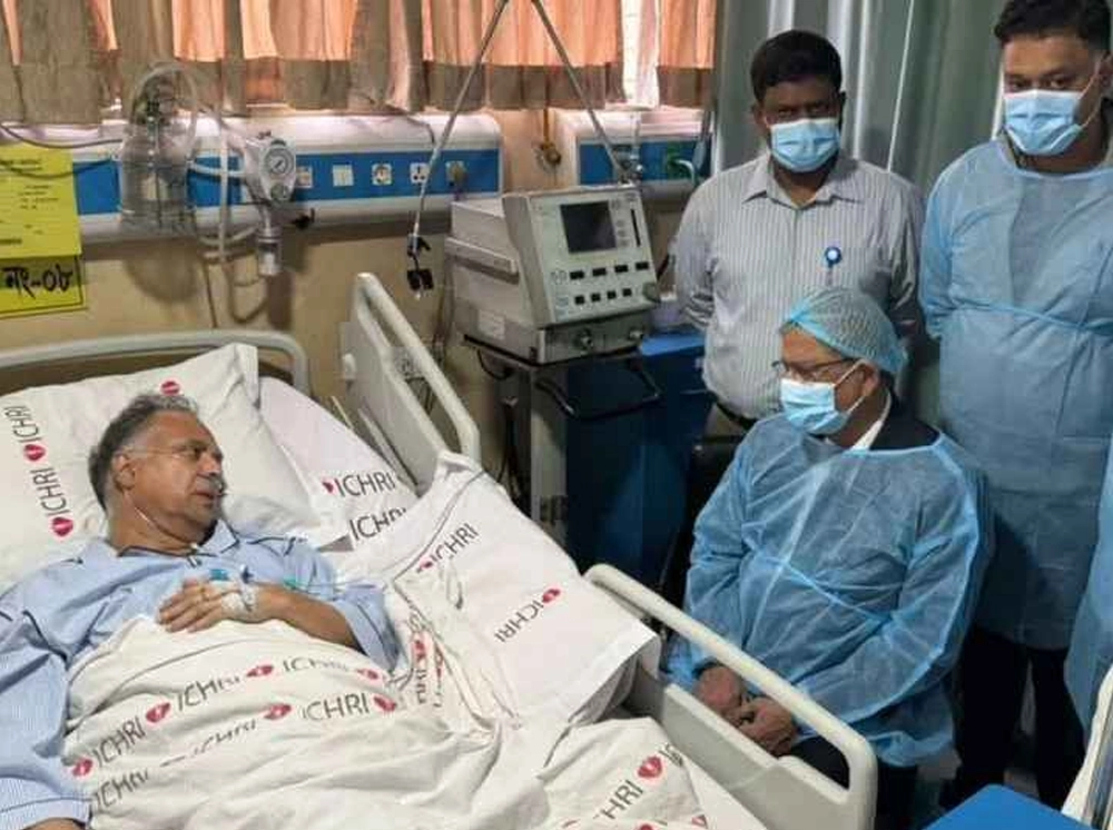 বিদ্যুৎমন্ত্রীকে দেখতে হাসপাতালে রাষ্ট্রপতি