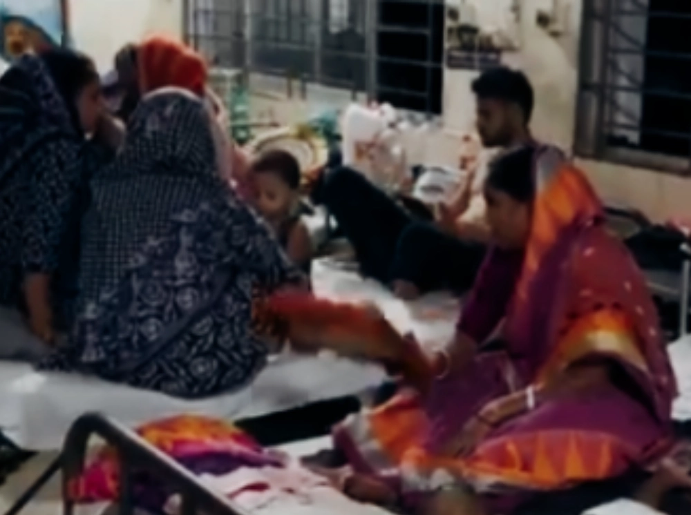 বিদ্যুৎ গেলেই অন্ধকারে ডুবে যায় কুলাউড়া স্বাস্থ্য কমপ্লেক্স