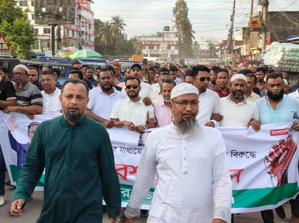 লক্ষ্মীপুরে আওয়ামী লীগের বিরুদ্ধে যুবদল-ছাত্রদলের বিক্ষোভ