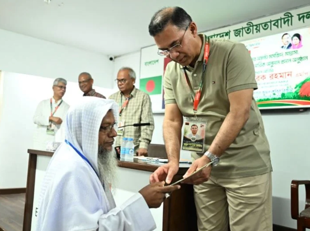 ঢাকা-১৭ আসনের বিভিন্ন ধর্মীয় উপাসনালয়ে প্রধানমন্ত্রীর আর্থিক অনুদান