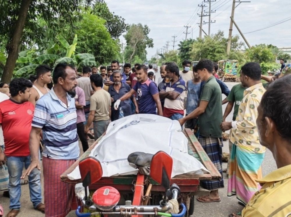 নরসিংদীতে অটোরিকশা-কাভার্ড ভ্যানের সংঘর্ষে নিহত ২