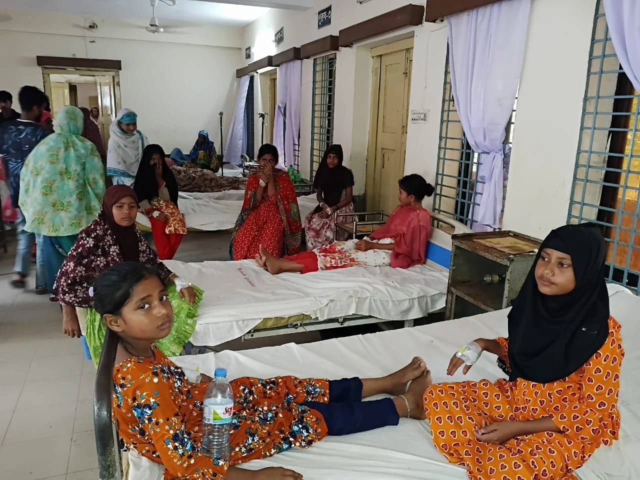 ঠাকুরগাঁওয়ে মিড ডে মিলের ডিম খেয়ে ৩০ শিক্ষার্থী অসুস্থ, হাসপাতালে ভর্তি