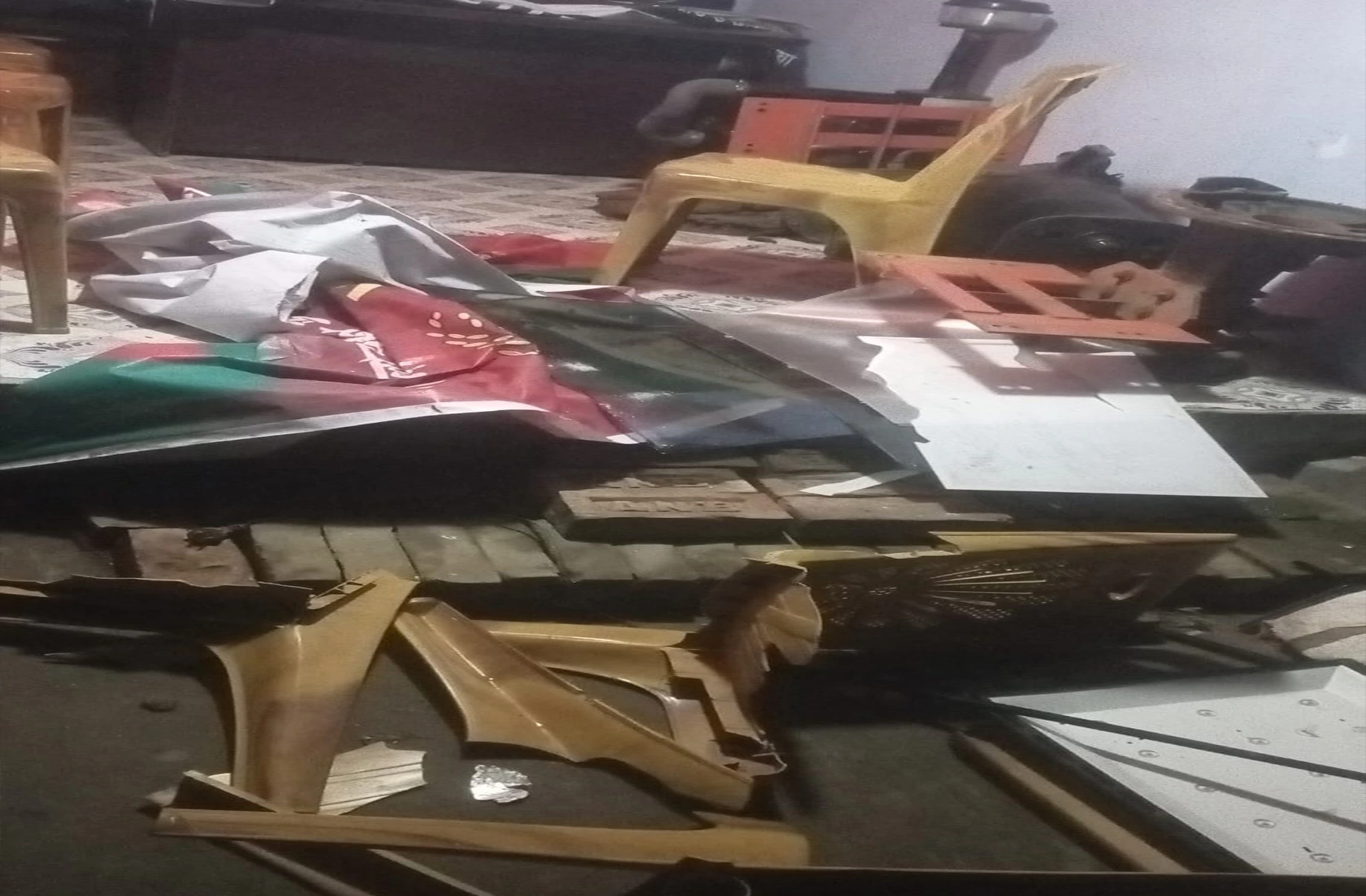 তালা ভেঙে বিএনপি কার্যালয়ে ঢুকে ভাঙচুর, ককটেল উদ্ধার