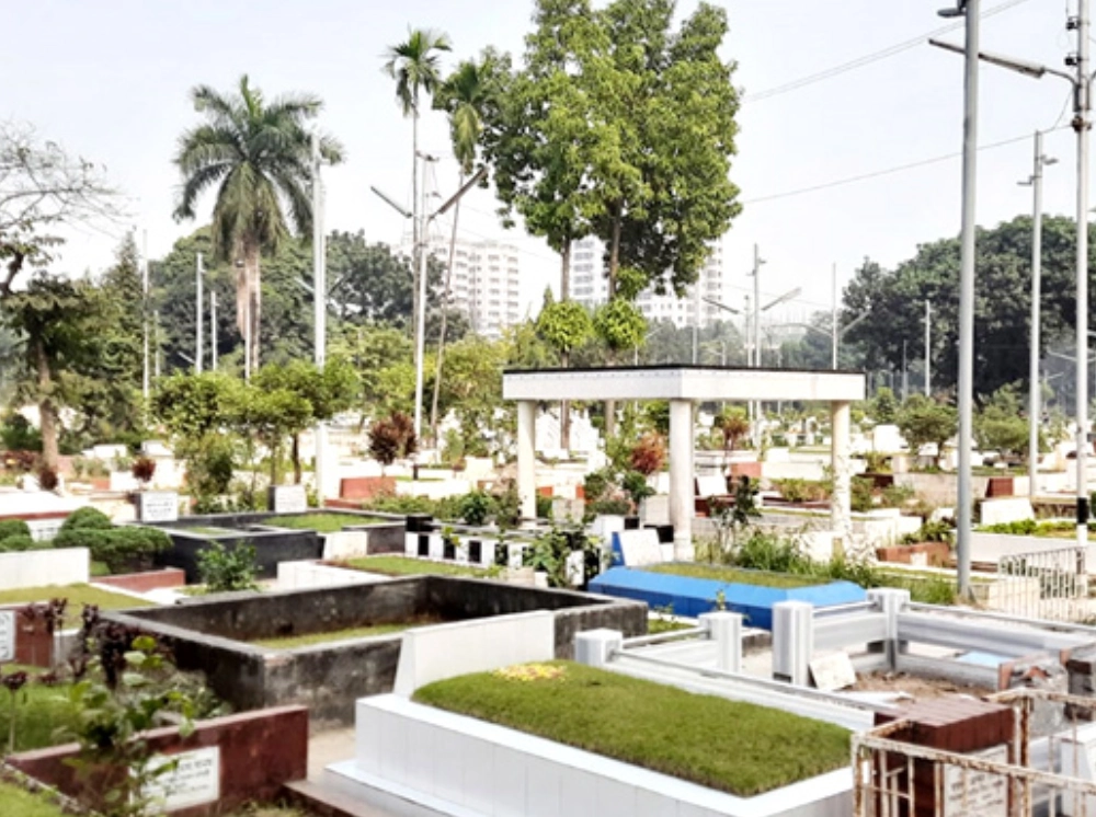 অর্থ থাকলে কবর সংরক্ষণ, না থাকলে দুই বছরেই নতুন দাফন