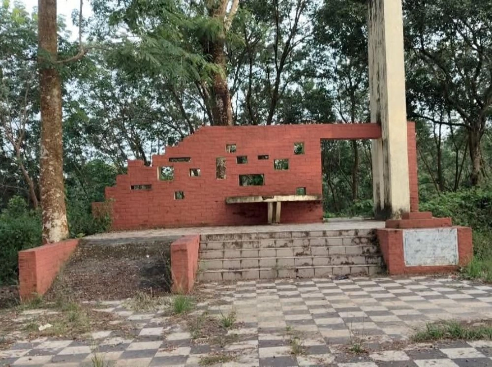 মুক্তিযুদ্ধের স্মৃতিবিজরিত ফয়জাবাদ বধ্যভূমি এখন মাদকসেবীদের আড্ডাখানা