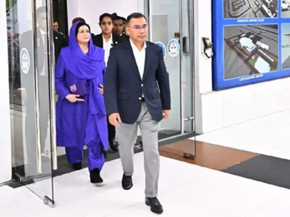 জাতিসংঘ সফর শেষে নিউইয়র্ক থেকে দুবাই পৌঁছেছেন প্রধানমন্ত্রী
