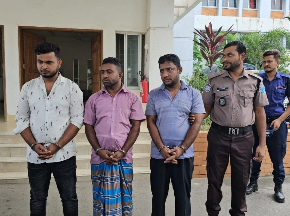 মুন্সিগঞ্জে ৯৫ পিস ব্যাটারিসহ চোর চক্রের ৩ সদস্য গ্রেফতার