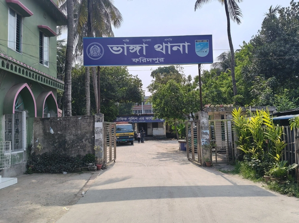 ডিবি পরিচয়ের আড়ালে ভয়ংকর ছিনতাই