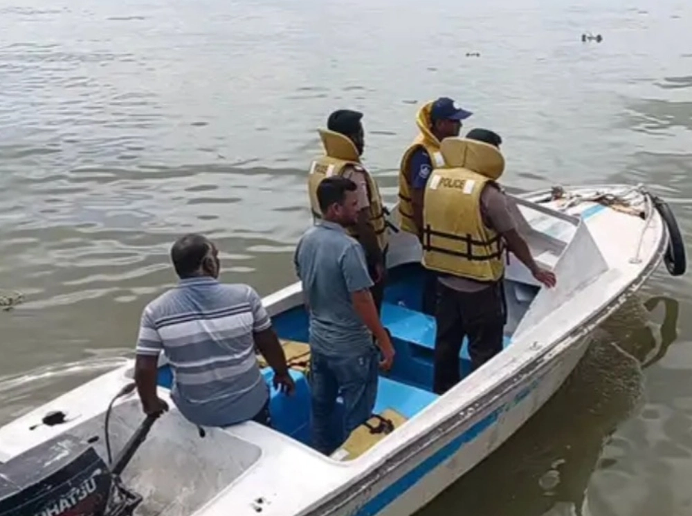 লঞ্চ থেকে লাফ দিয়ে নামতে গিয়ে মেঘনায় যুবক নিখোঁজ