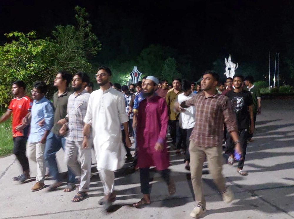 ভাইভায় নম্বর বাড়ানোর প্রতিবাদে নোবিপ্রবিতে বিক্ষোভ মিছিল