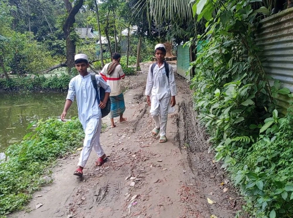 দুই দশকেও বদলায়নি সড়কের চিত্র, দুর্ভোগে ১০ হাজার মানুষ