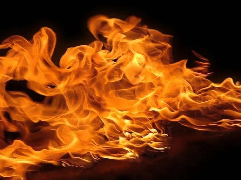 বনানীতে বহুতল ভবনে আগুন