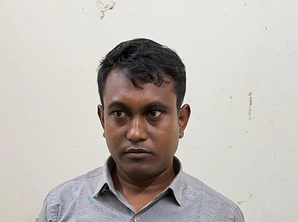 প্রক্সি দিয়ে লিখিত-মৌখিক পরীক্ষা, যোগদান করতে এসে ধরা